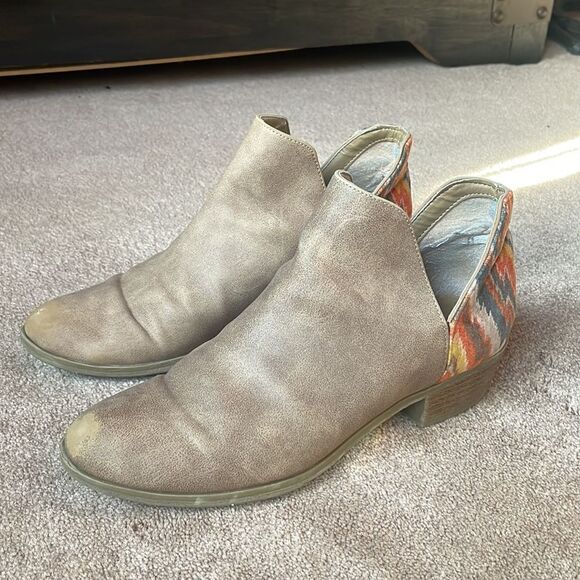 Cute Western Aztec ankle boots - Picture 1 of 12